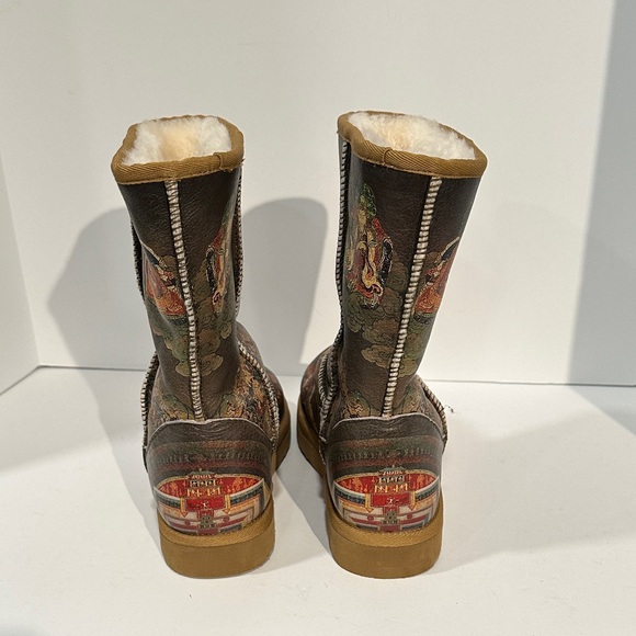 Vintage ICON Wearable Art Fleece-lined Boots - Picture 4 of 5